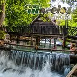 Rustica cabaña sobre el arroyo del balneario 'Las Huertas' en Tlaquiltenango, Morelos