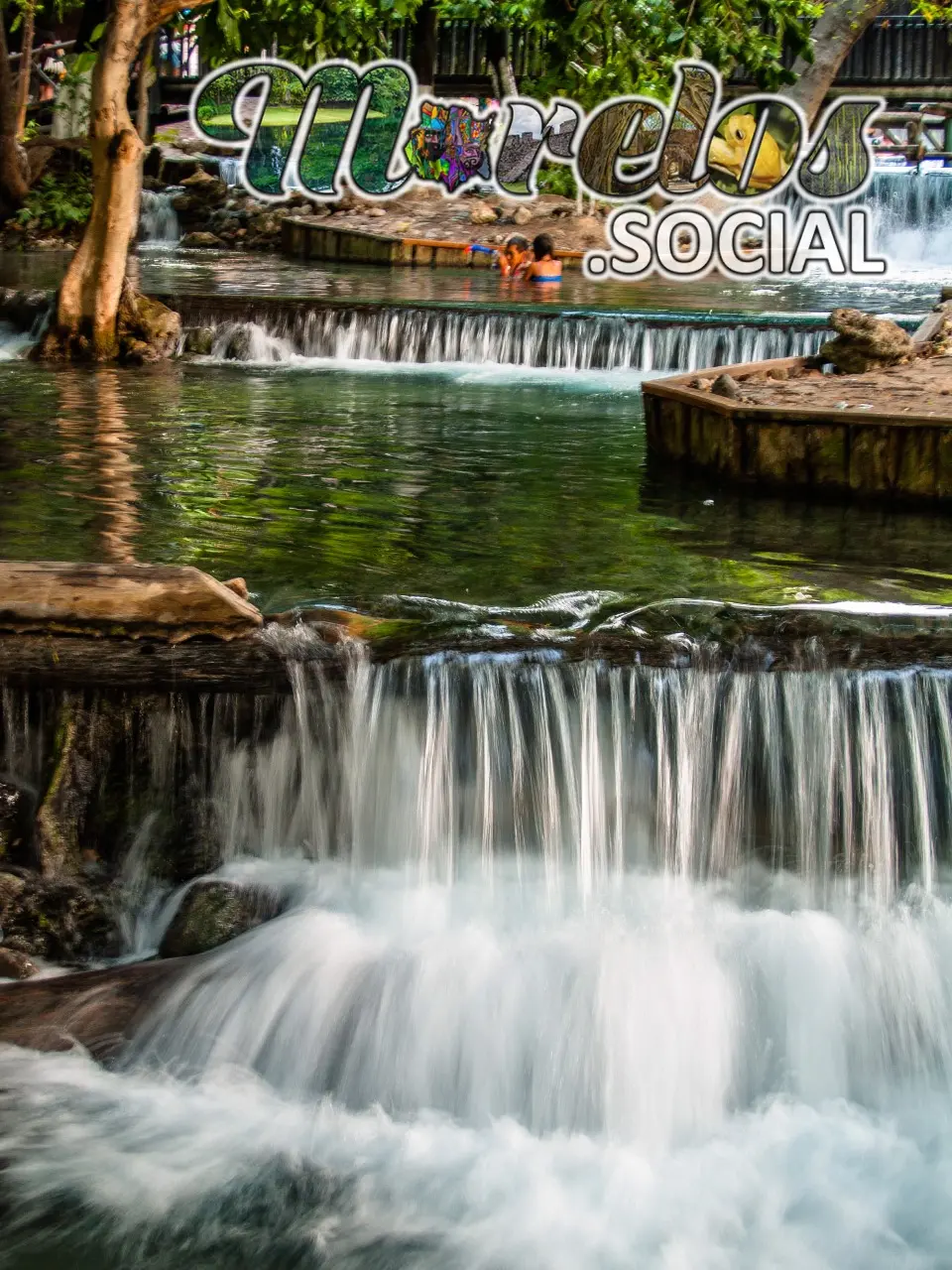 Cascadas en el arroyo dentro del balneario 'Las Huertas' en Tlaquiltenango, Morelos