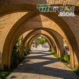 En el parque de Jojutla el pasillo entre sus estructuras.