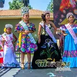 Las pequeñas reinas del carnaval morelense recibiendo su corona y titulo , Se encuentran felices