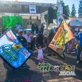 Las banderas de la comparsa en carnaval morelense 2021.