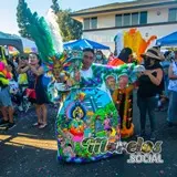 Posando para la foto Carnaval Santa Ana California.