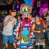 Foto con el chinelo en Santa Ana California.