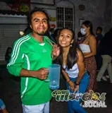 Amigos de Tlaltizapán sonriendo para la foto.