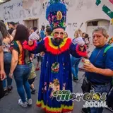 Chinelo durante recorrido en el primer encuentro de comparsas 2022.