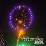 En Tlaltizapán hay luces en el cielo por los fuegos artificiales.