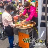 Preparando la comida al calor del comal
