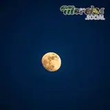 Viendo la luna desde la cima del cerro de Atlacholoaya.