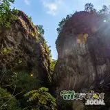 Subiendo rumbo a la pirámide del Tepozteco.