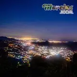 Las luces del pueblo de Tepoztlan durante la noche.