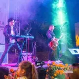 Guitarrista de B-side, en escenario de Yecapixtla.