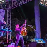 Guitarrista de B-side, en escenario de Yecapixtla.