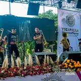 kamikaze beat band en el escenario de Yecapixtla Morelos.