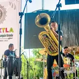 En Yecapixtla los de Kamikaze beat band.