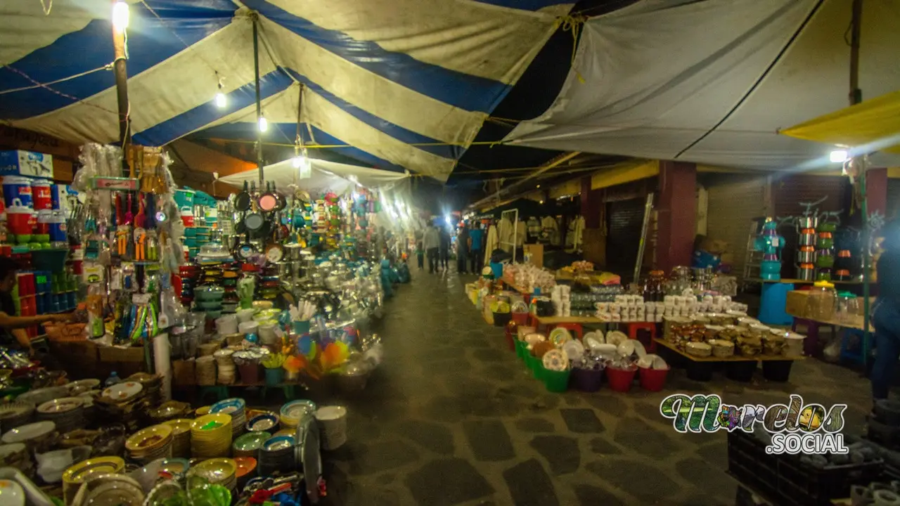 Pasillo en el llamado Tianguis grande de Yecapixtla, Morelos.