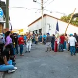 Tlayacapan Morelos, la comparsa avanza entre las calles.