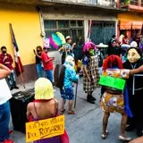 Los disfrazados, poniendo ambiente en Tlayacapan, Morelos.
