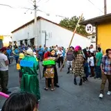 Los disfrazados, poniendo ambiente en Tlayacapan, Morelos.