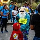 Los disfrazados en pleno brinco de chinelo en Tlayacapan, Morelos.