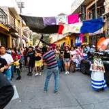 Las banderas se ondean y agitan con alegría en Tlayacapan.