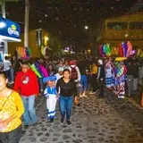 Recorrido chinelos comparsa Azteca en Tlayacapan, Morelos.
