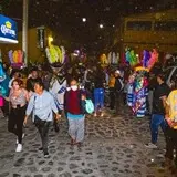 Recorrido chinelos comparsa Azteca en Tlayacapan, Morelos.