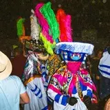 La tradición de los trajes de chinelos en Tlayacapan.