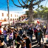 El centro del pueblo de Tlayacapan lleno de ambiente carnavalero.