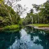 La posa azul y el asoleadero del balneario Las Estacas de Tlaltizapán, Morelos