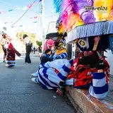 Los chinelos esperando la banda de viento en Jiutepec 2023.
