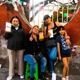 En la avenida disfrutando la tarde mientras pasa el brinco de chinelo.