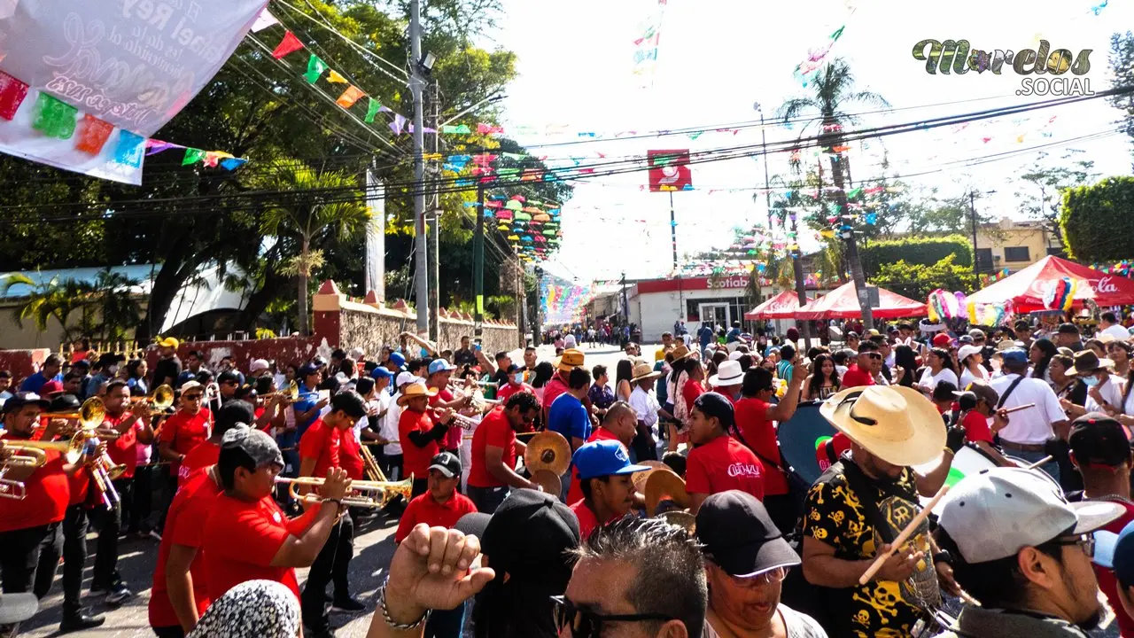 La banda Cielo Azul interpretando los sones de chinelo en Jiutepec.