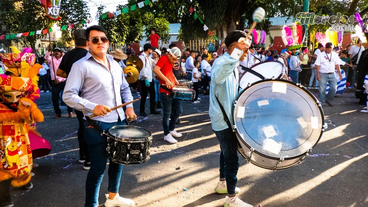 La banda de viento “la Konquistadora” en el carnaval de Jiutepec 2023.