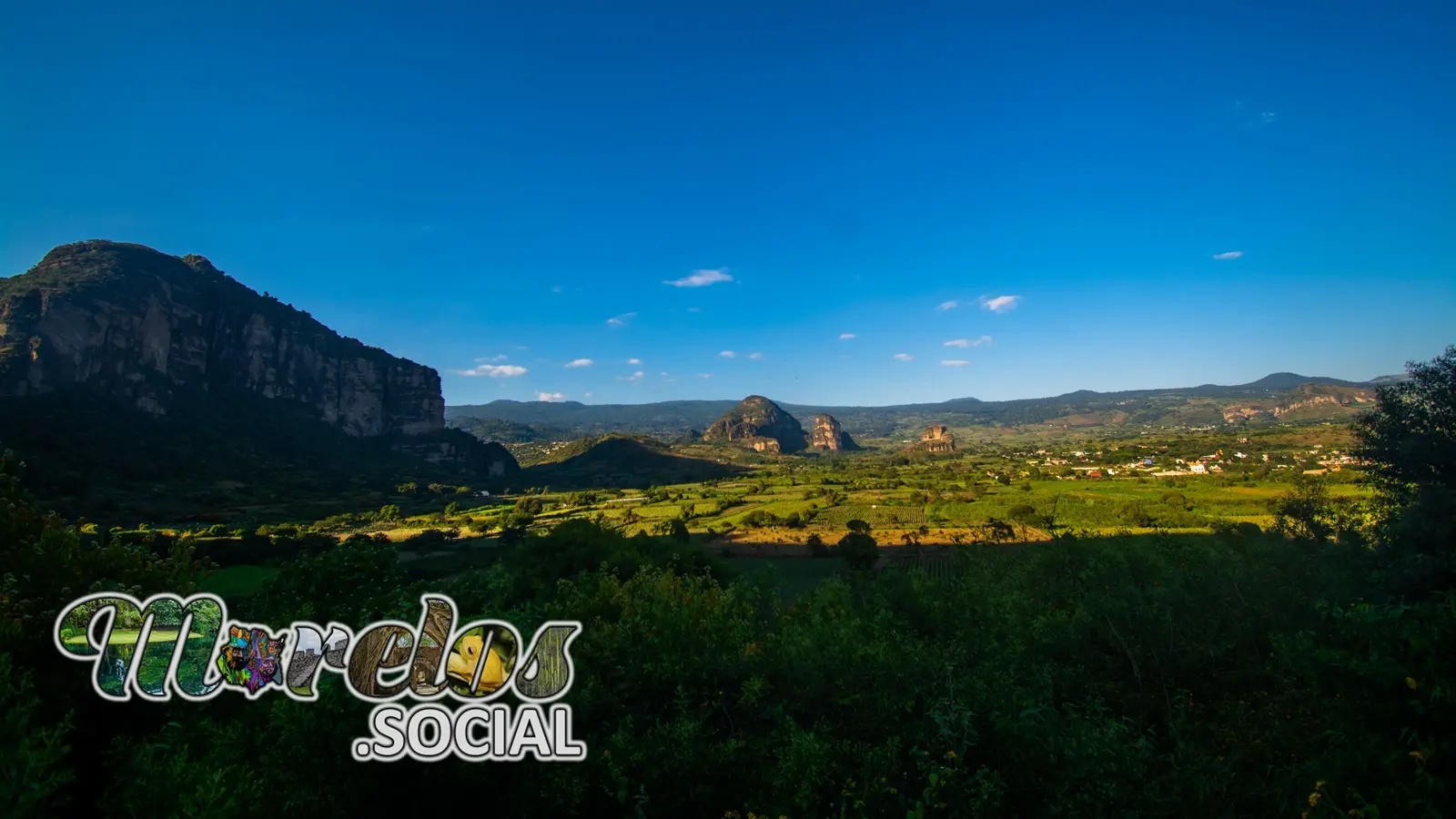 Bello panorama de los cerros del pueblo mágico de Tlayacapan, Morelos