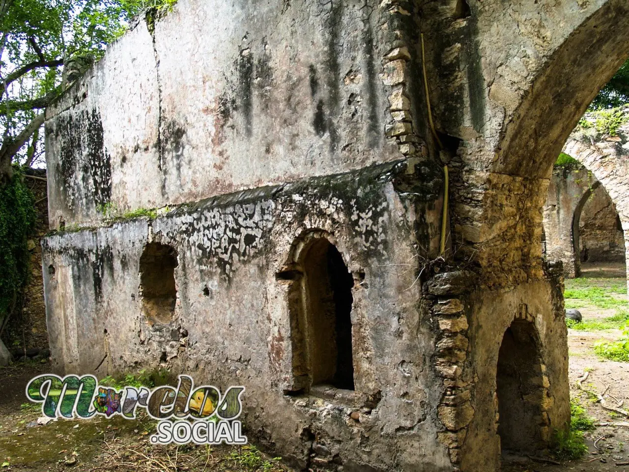 Esta hacienda minera fue tomada y utilizada como trinchera y base para las tropas zapatistas durante la revolución mexicana.