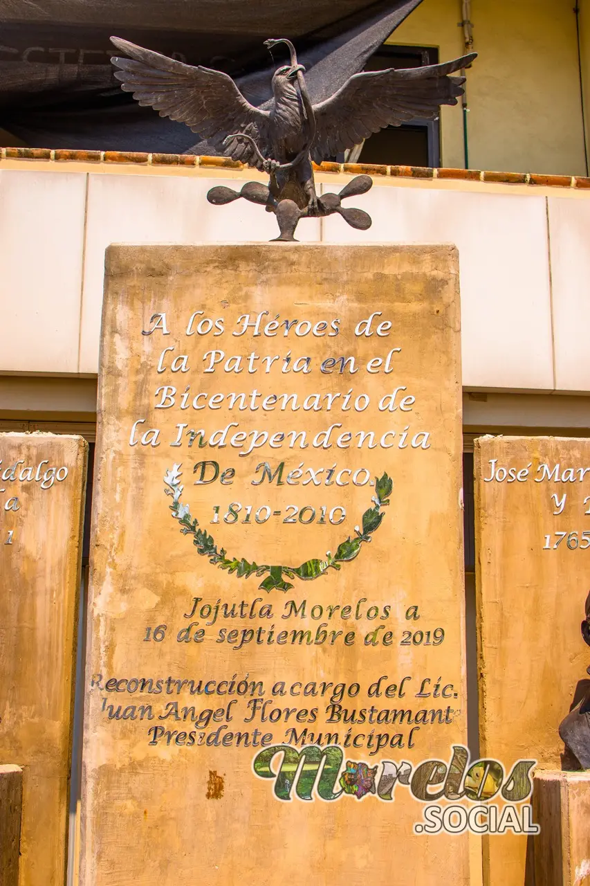 Monumento a los Heroes de la Patria en el Bicentenario de la Independencia de México