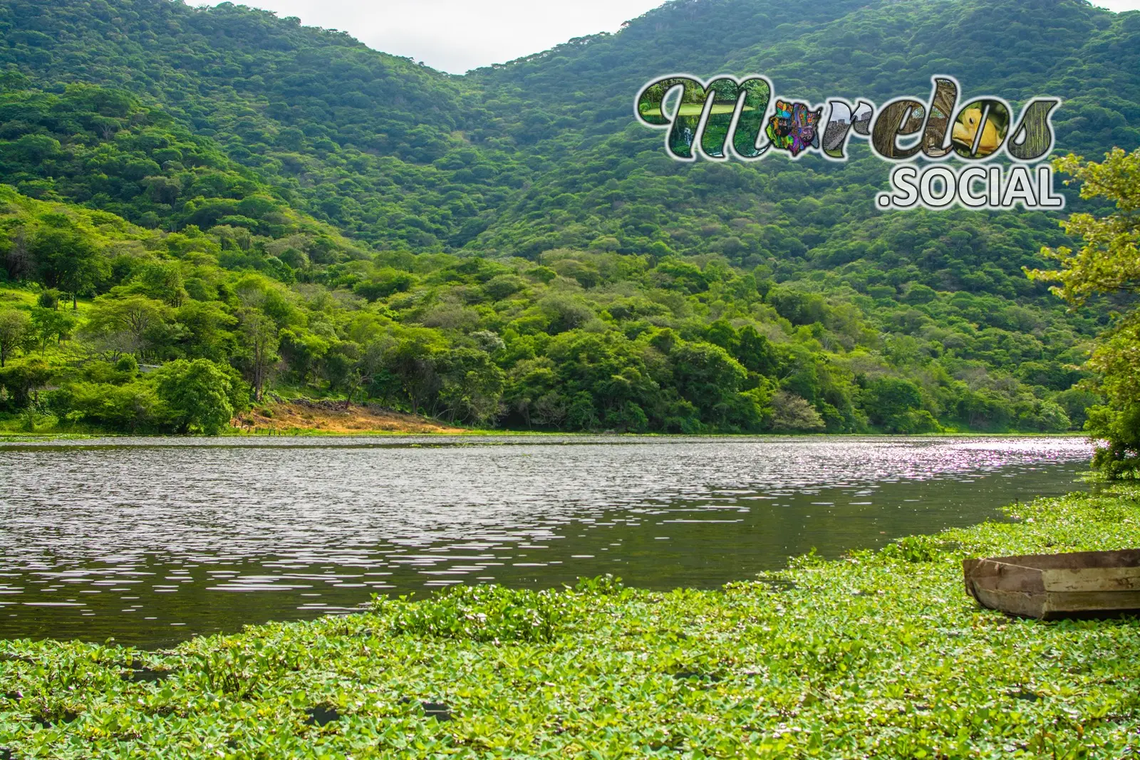 Hermoso paisaje en la presa Cruz Pintada dentro de la Sierra de Huautla en el estado de Morelos