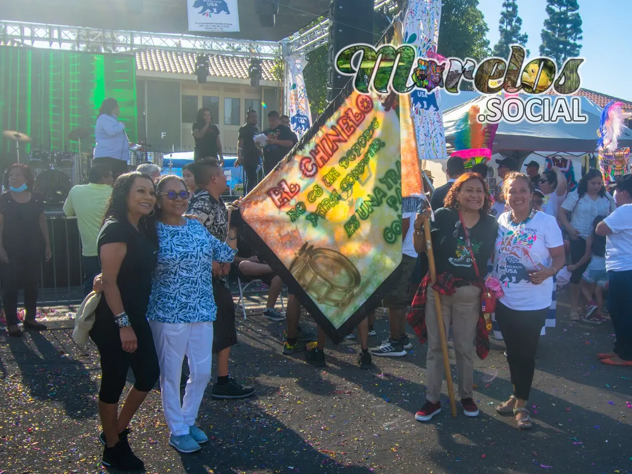 Banderas que representan en el carnaval morelense USA