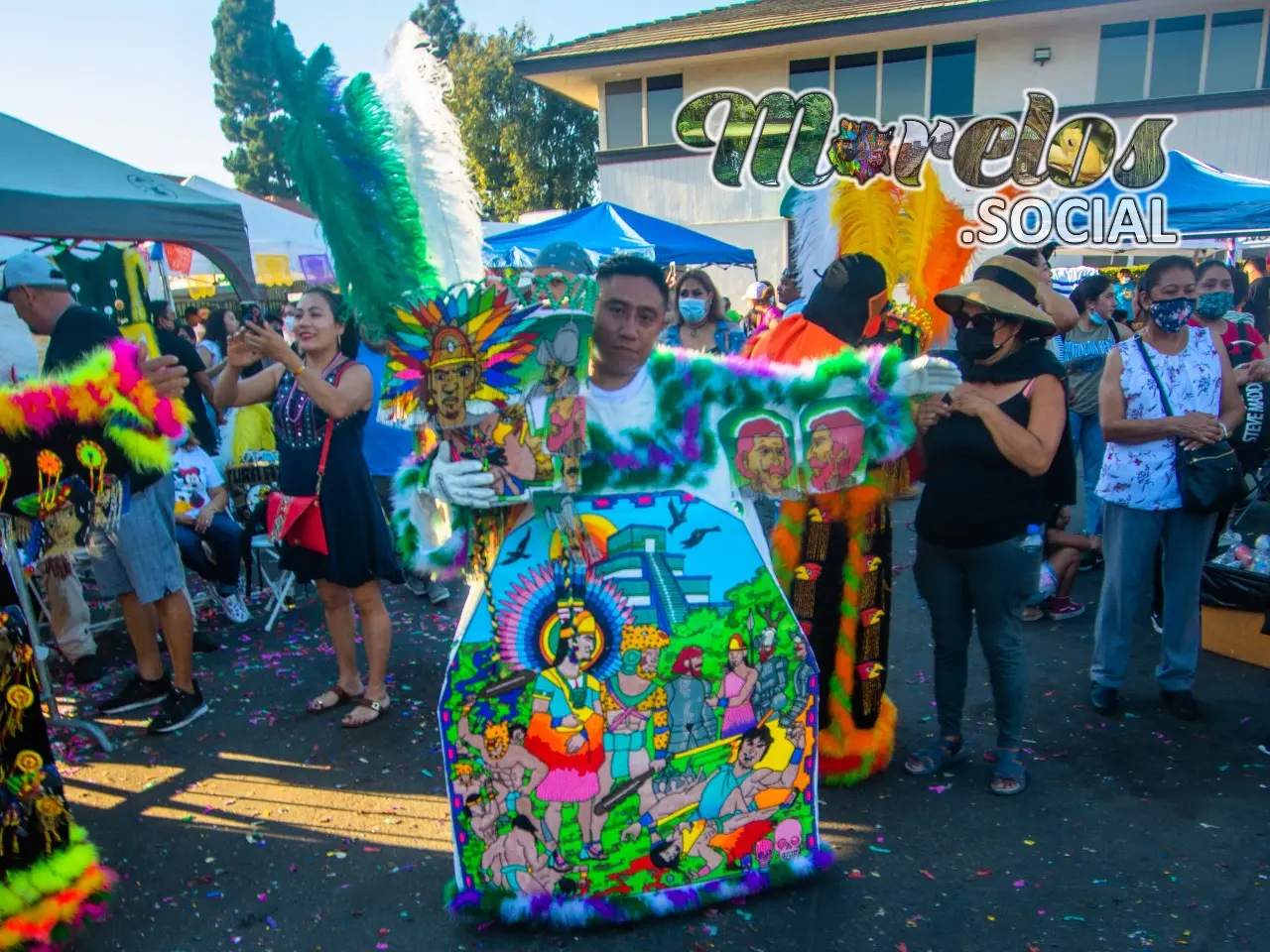 Posando para la foto Carnaval Santa Ana California.