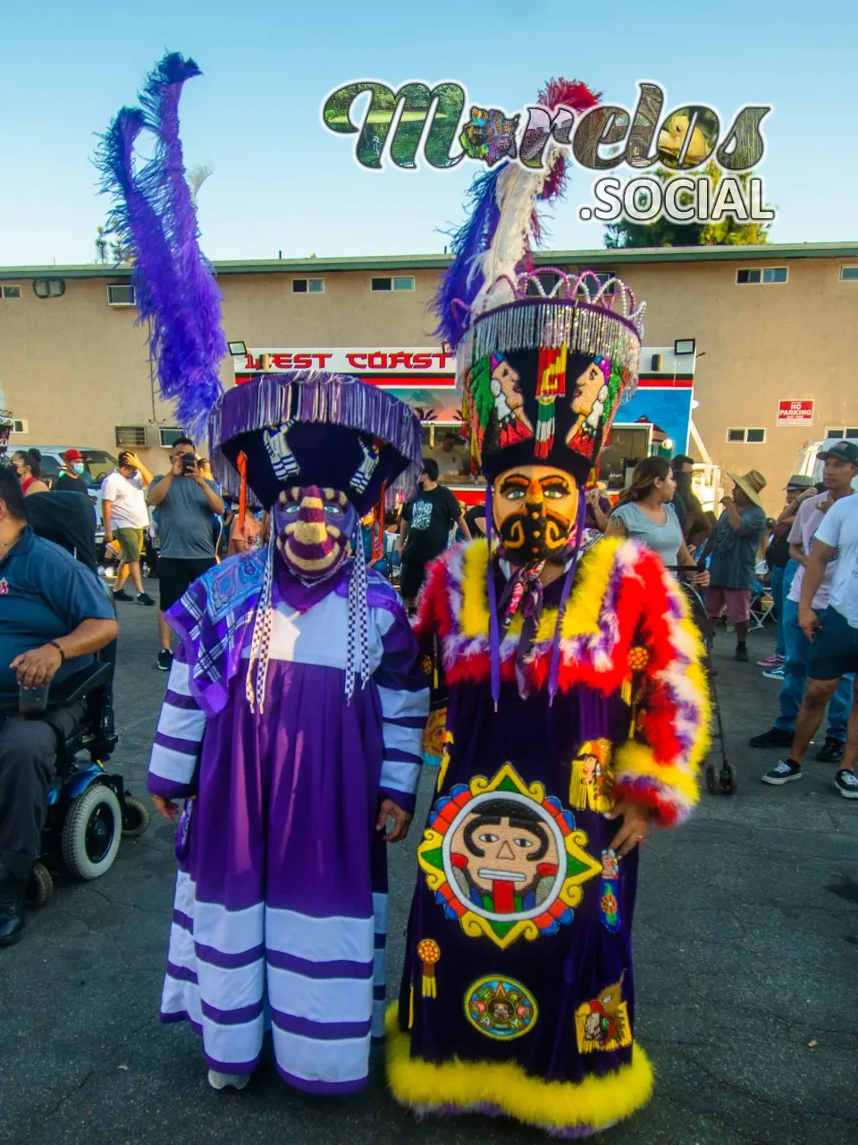 Chinelos en Santa Ana California durante el carnaval morelense USA.