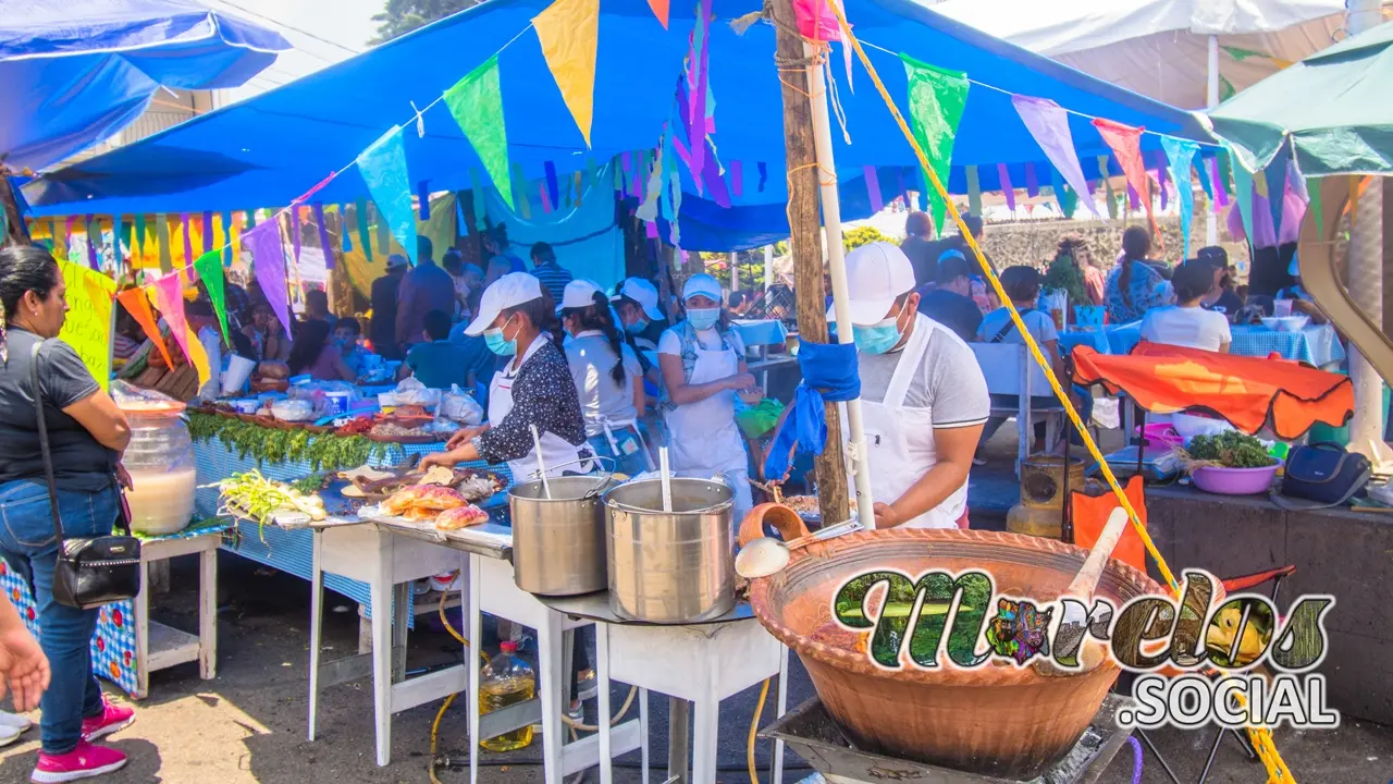 Puestos de bebidas refrescantes en la Feria del Pulque y la Barbacoa 2022 de Huitzilac