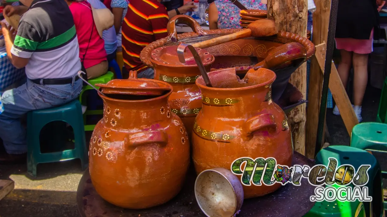 Cazuelas de barro con los guisos que se vendian en la Feria