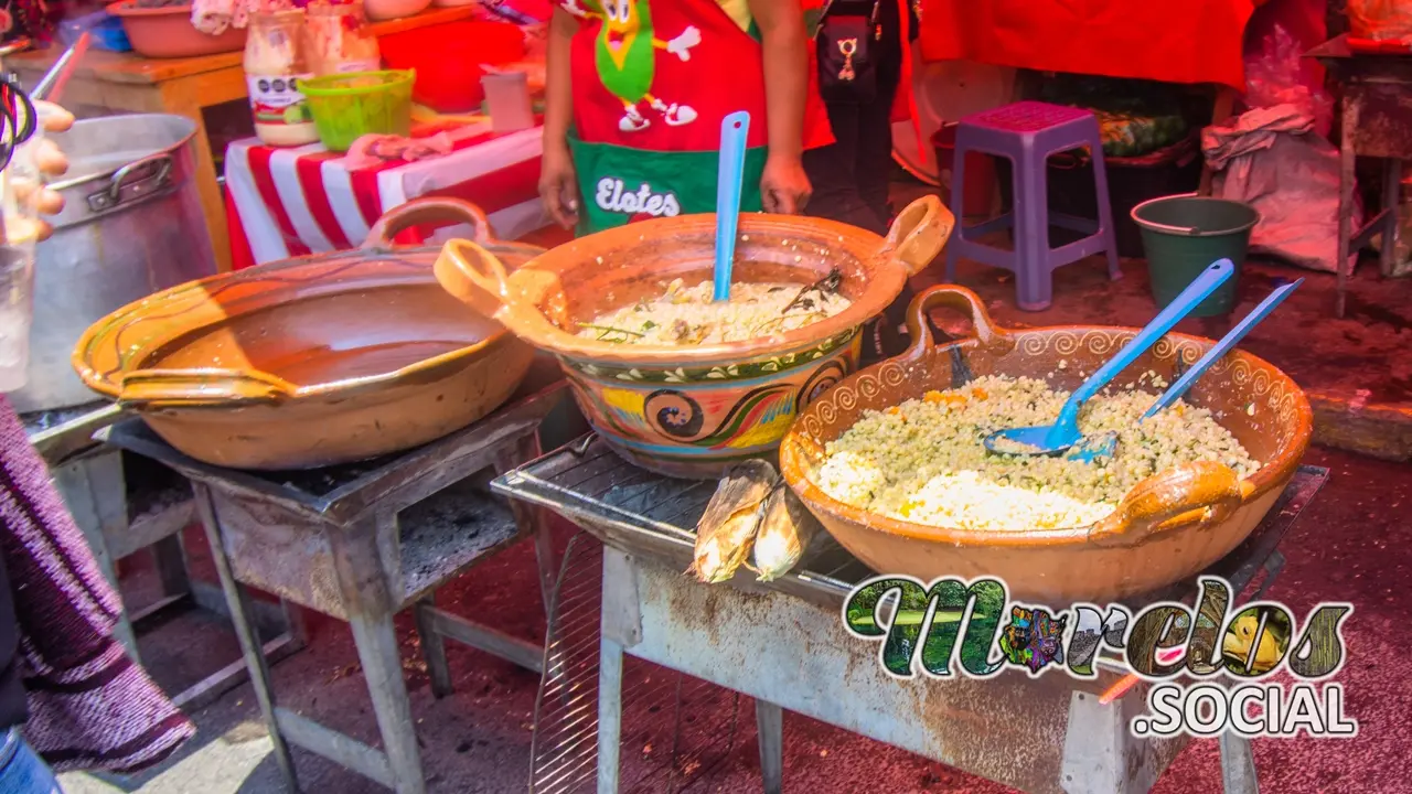 Cazuelas de esquites en la Feria del Pulque y la Barbacoa 2022 de Huitzical