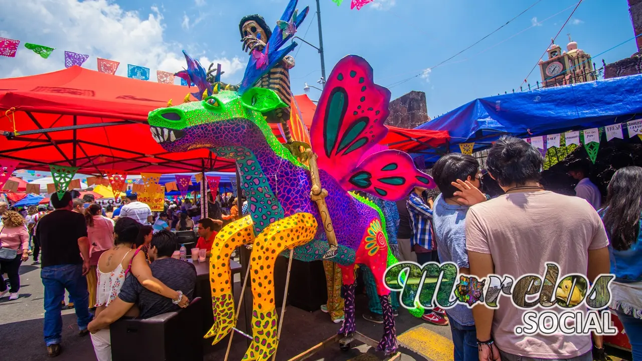 figura completa de esqueleto cabalgando alebrije en Huitzilac Morelos