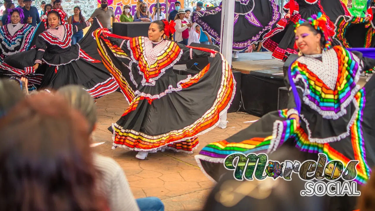 Bailable tradicional mexicano en la Feria del Pulque y la Barbacoa