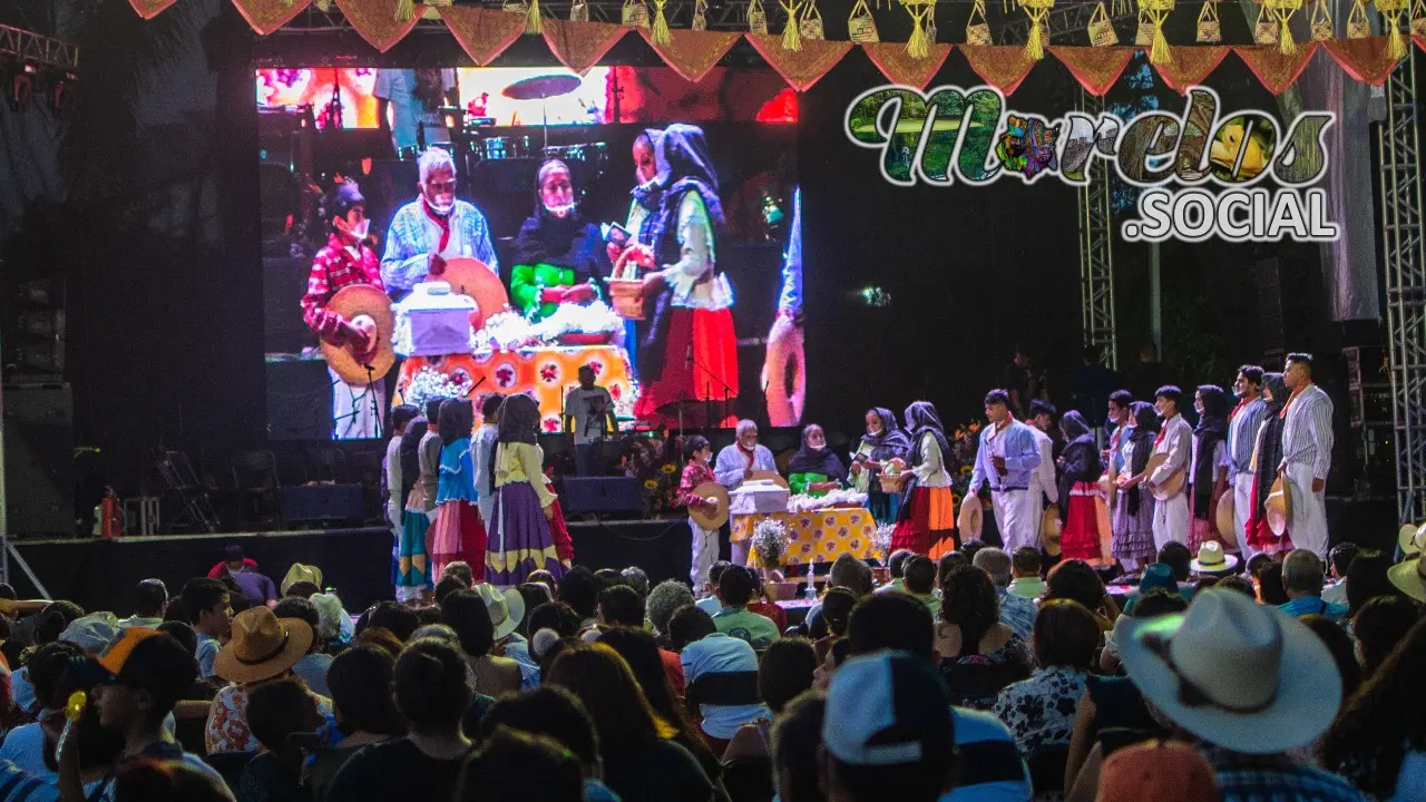 Noche cultural en festival de Tlaltizapán.