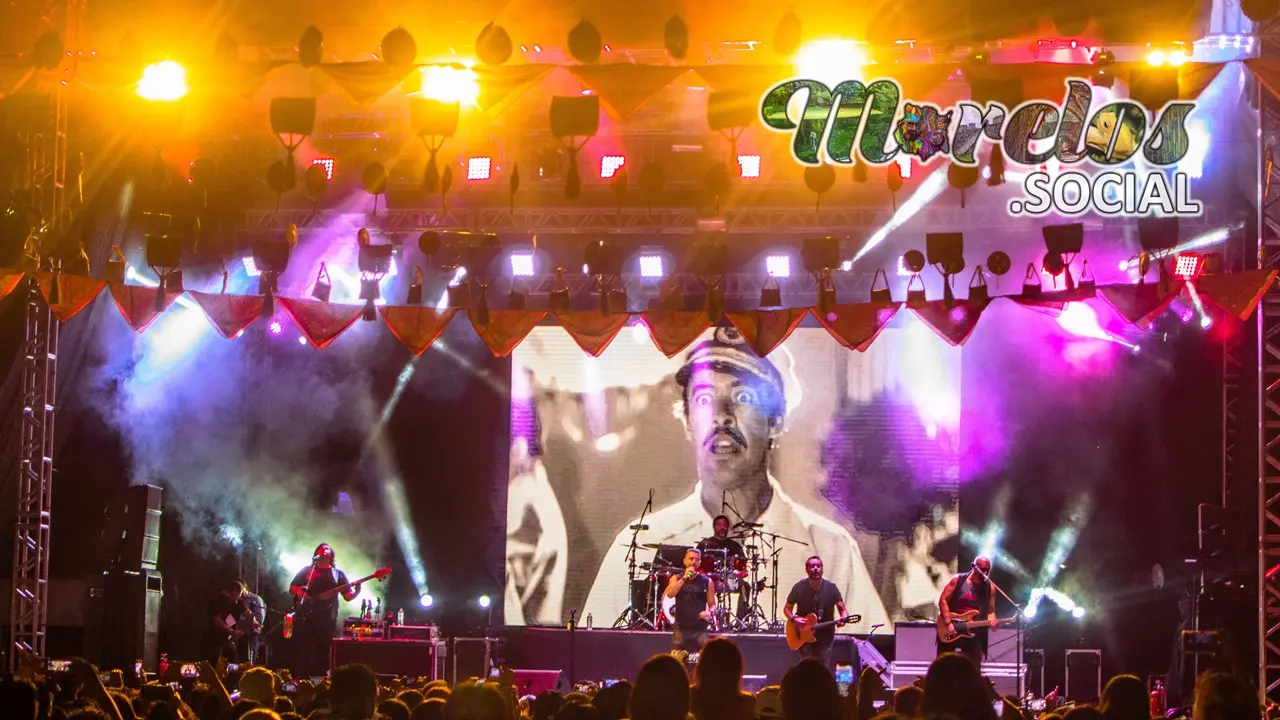 Concierto en el zócalo de Tlaltizapán.