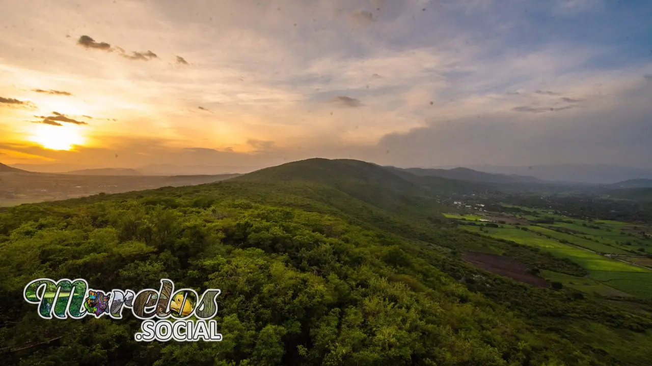 La sierra Montenegro vista desde colonia Alejandra Tlaltizapán Morelos.