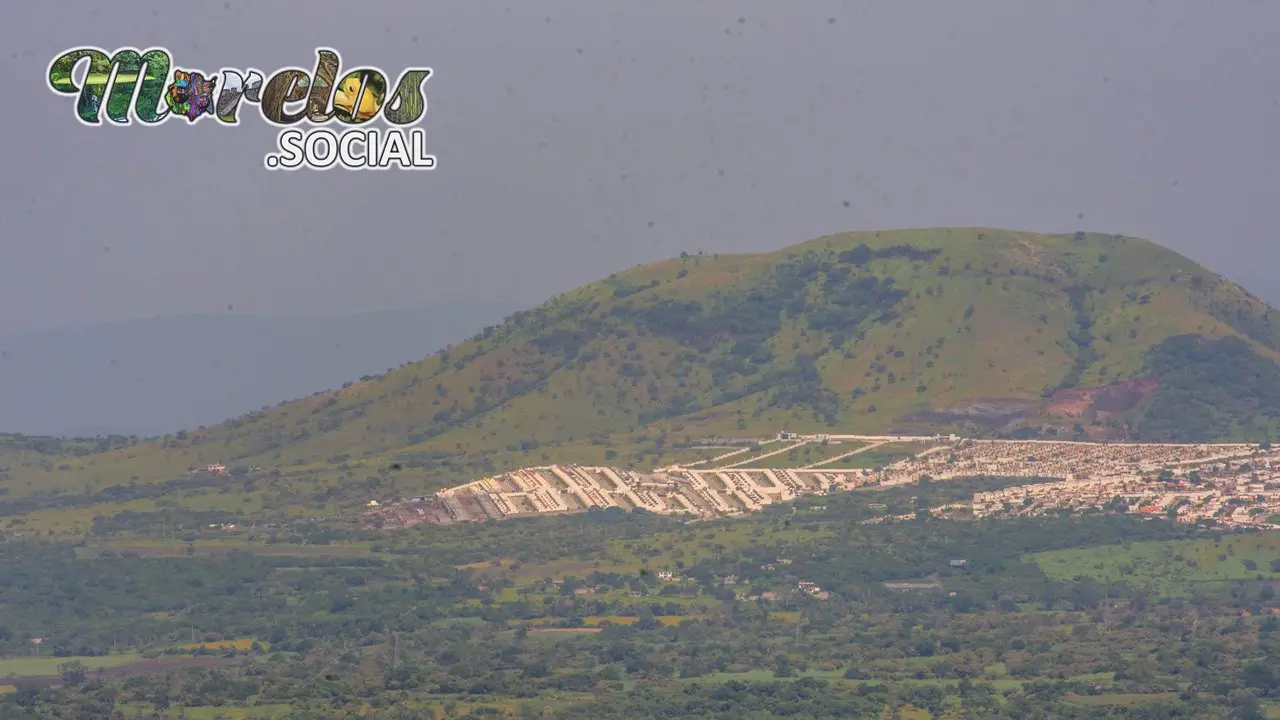 Cerro de Atlacholoaya en el municipio de Xochitepec Morelos.