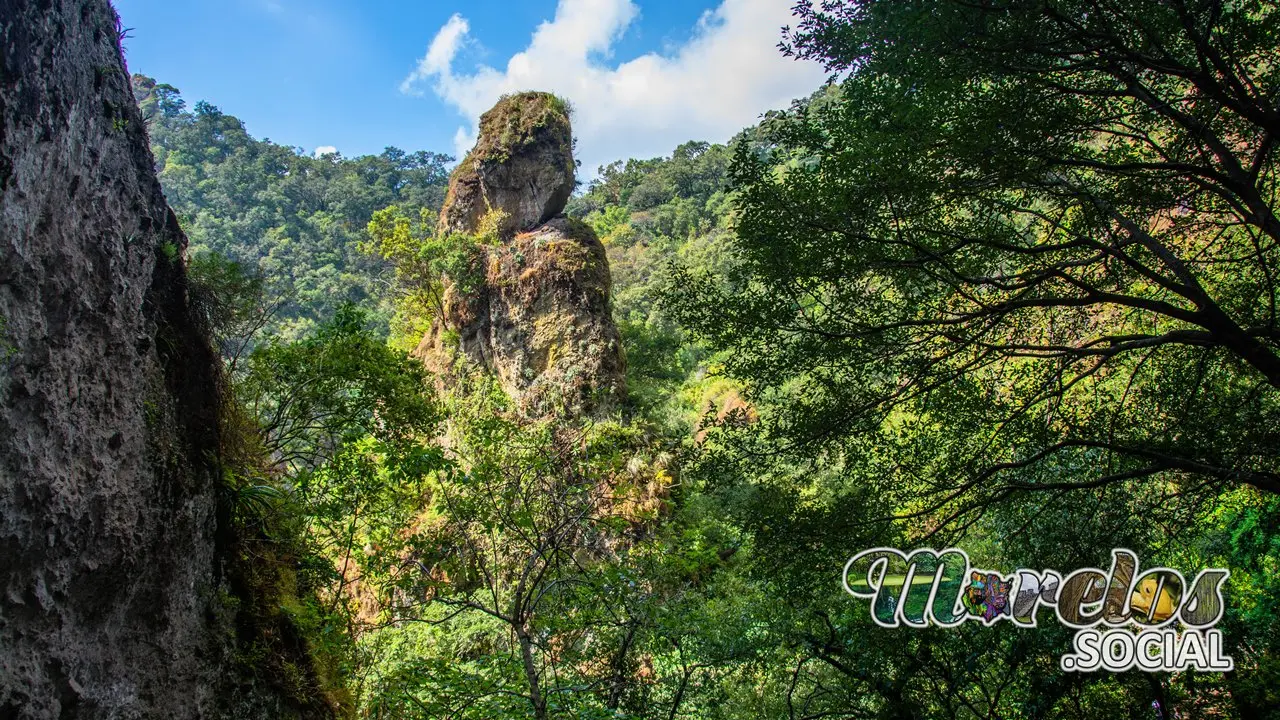 Rumbo a la cima del Tepozteco.